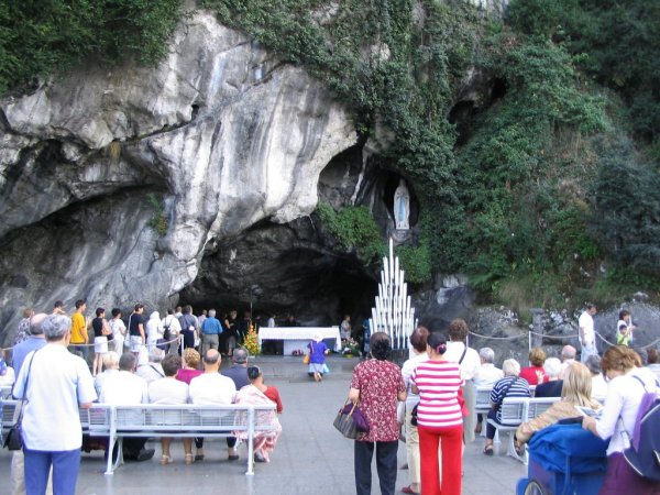 grotte de LOURDES